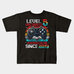 Level 5 Unlocked 5 Year Old 5Th Birthday Gamer Boys Kids Kids T-Shirt